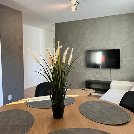 아파트 Bright Near The Castle Free Parking Comfort & Elegance